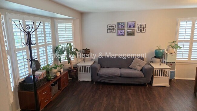 Photo - 3425 White Oak Ln