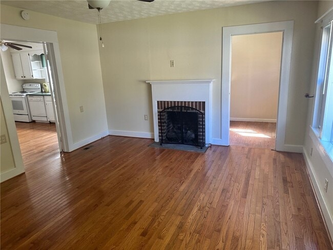 Photo - 122 Cedar St