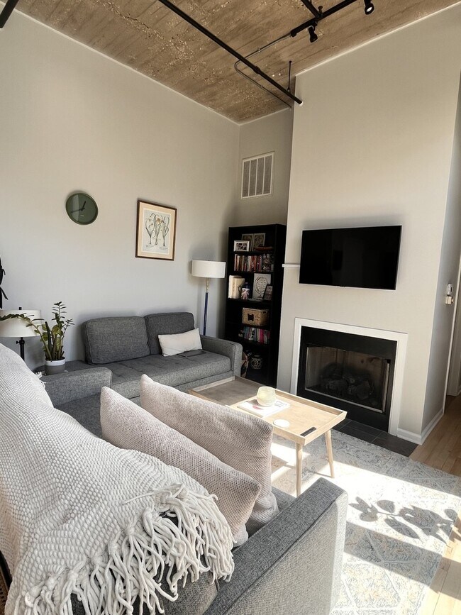 Photo - 758 N Larrabee St Unidad 833