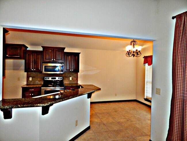 Photo - Delightful Home in the heart of Edmond- Pool and Club House-Close to I-35, Broadway Extension and...