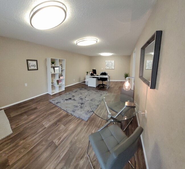 Leasing Center - Applegate