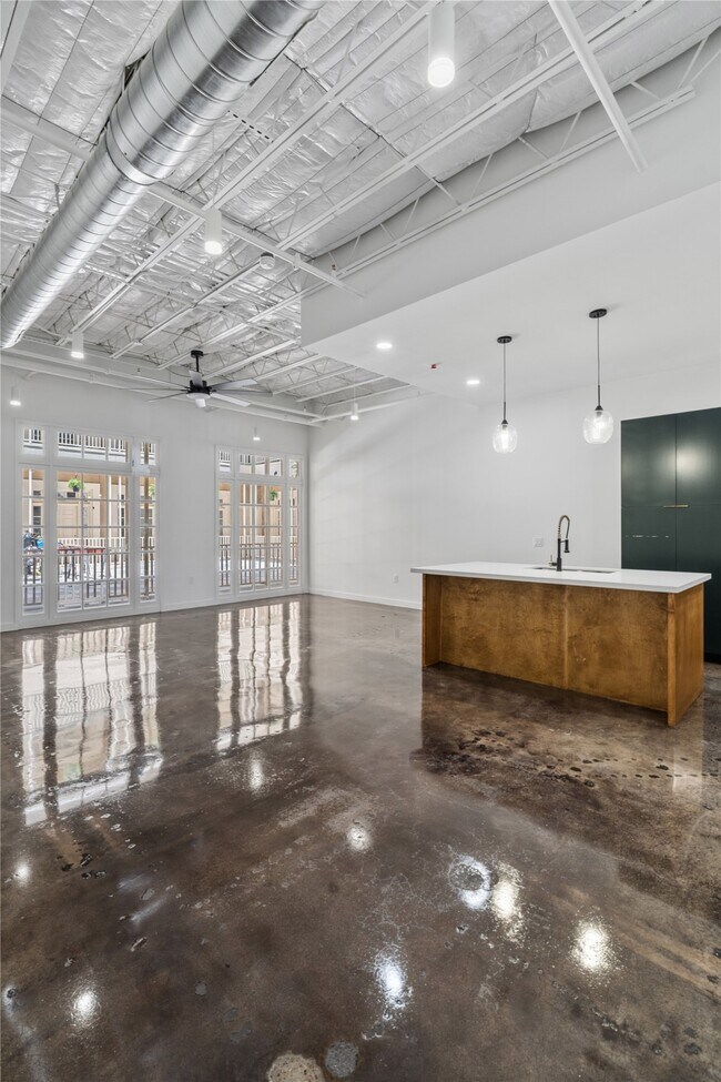 Building Photo - 3401 Louisiana St Unit 209
