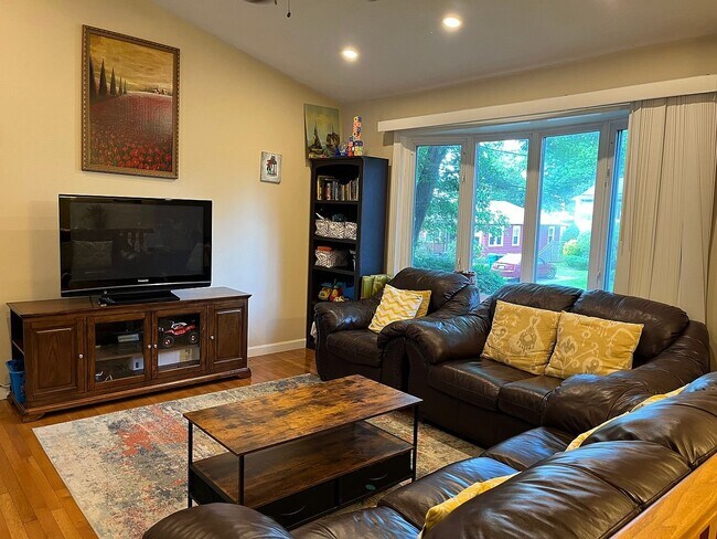 Photo - 331 Beachwood Dr