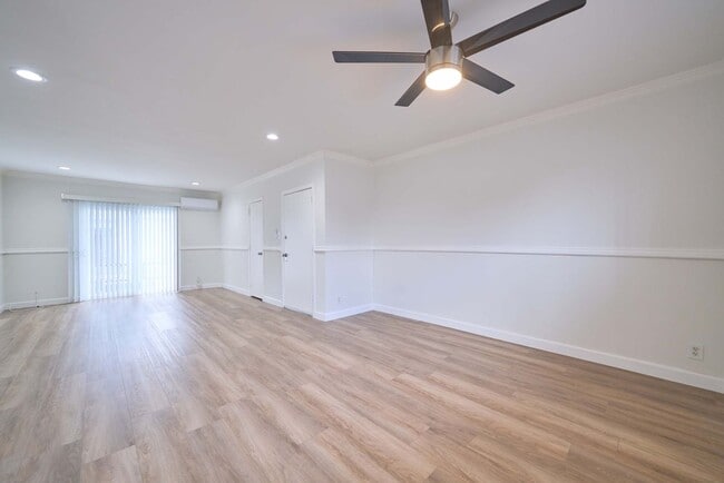 Photo - 6335 Whitsett Ave Unit 19