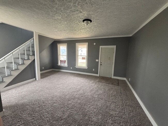 Photo - 621 1/2 East Adams Street, Right side