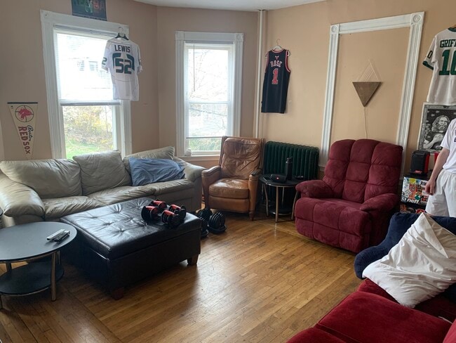 34 Cherokee St Unit 2