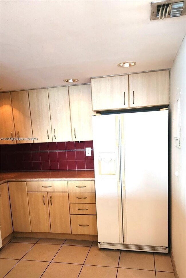 Photo - 555 NE 15th St Unit 23J