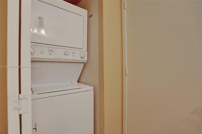 Photo - 185 SW 7th St Unit 1600