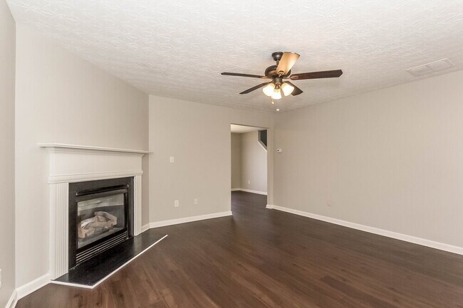 Photo - 271 Springbottom Ct SE