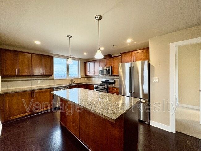 Photo - 1160-1160 Bernard Ave