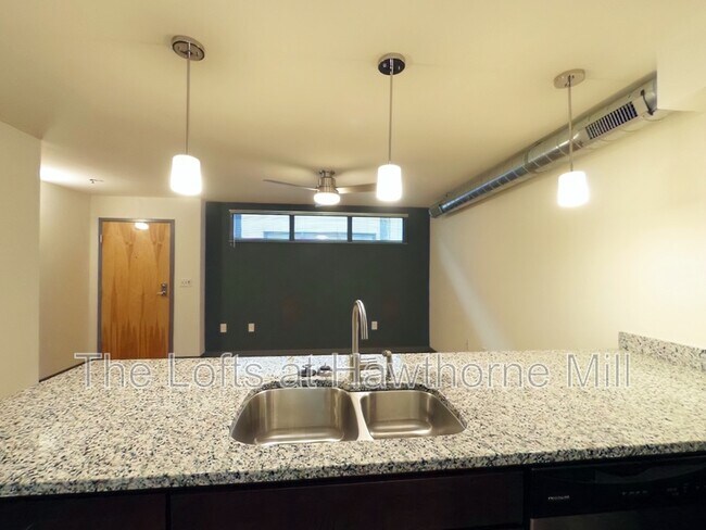 Building Photo - 1101 Hawthorne Ln Unit Apt. 231