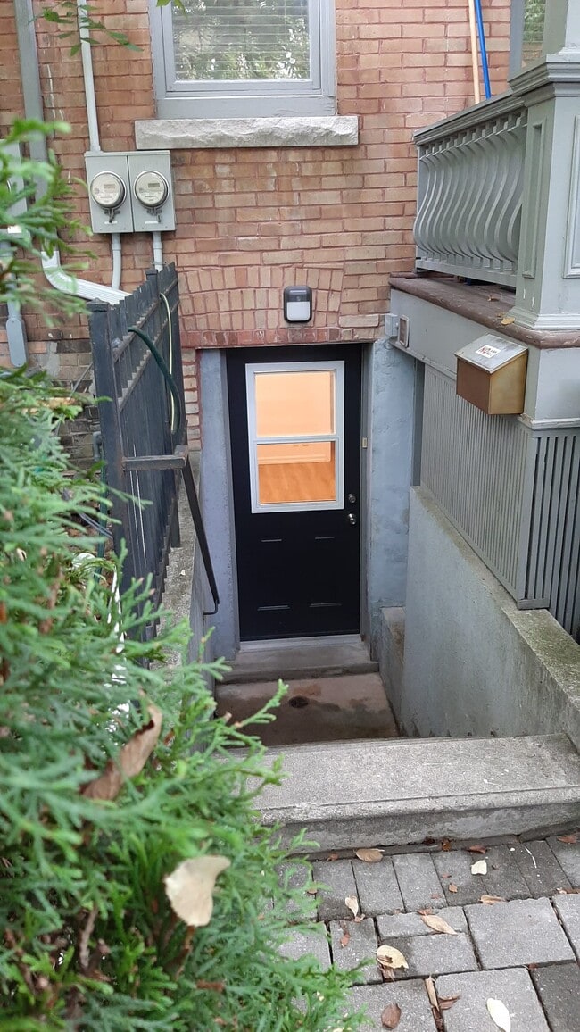 Photo - 392 Montrose Av Unit Basement apt.