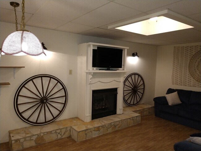 Living Room (1) - 1101 Odes Wilson Rd Unit Apt B