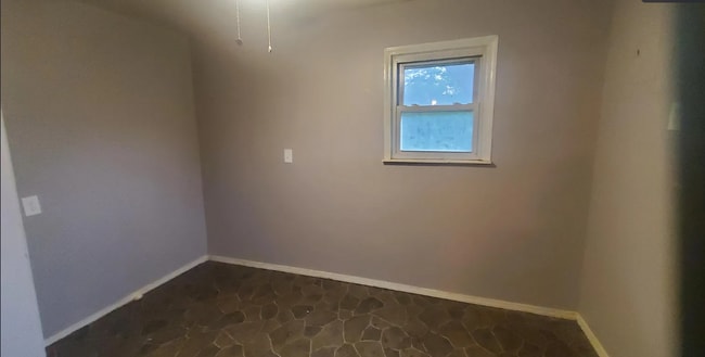 Building Photo - Charming 3-Bedroom Pet-Friendly Home with Modern Conveniences in Flint Charter Township!