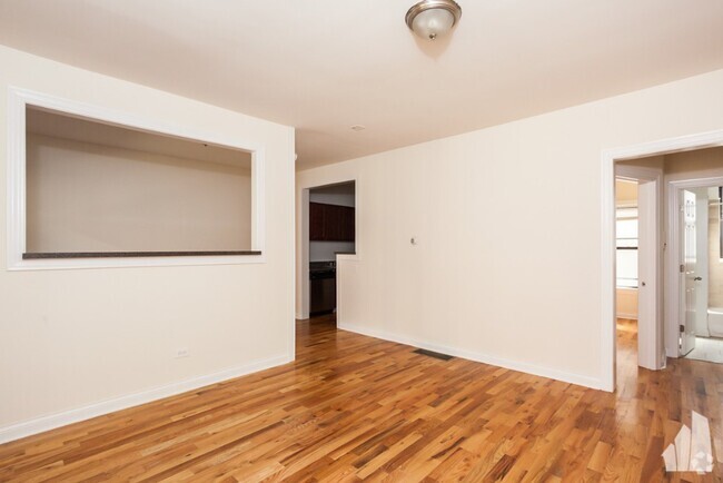 Building Photo - 812 W Waveland Ave Unit 831-S2 Rental