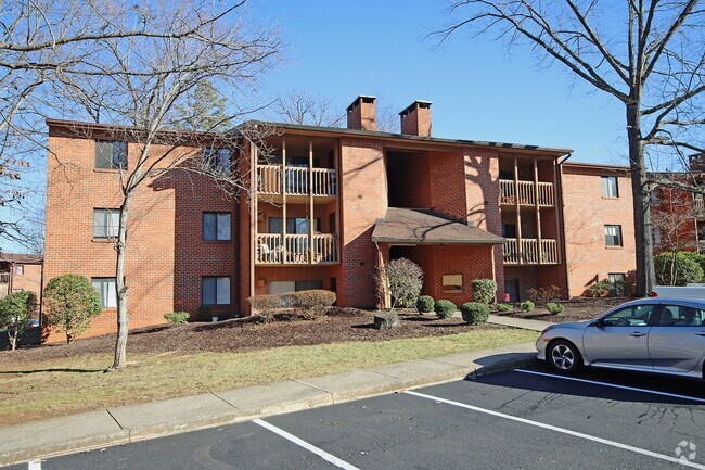 Building Photo - Well-Located, Top-Floor Turtle Creek Apart... Unit 9 Rental