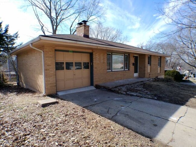 Building Photo - Charming 3 bedrooms and 1 bath brick ranch located on E Erickson Rd in Independence