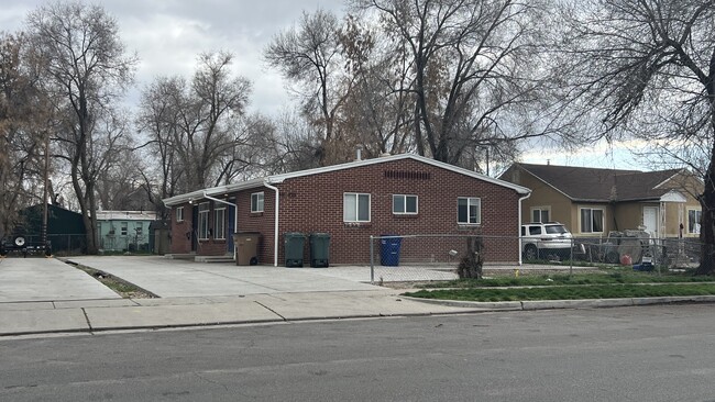 Building Photo - 931 W Fremont Ave