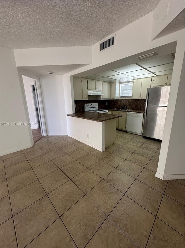 Photo - 8290 Lake Dr Unit 517