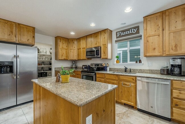 Photo - Gorgeous 6 Bedroom/3.5 Bathroom Home!