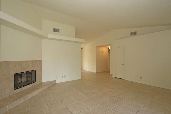 78615 Bottlebrush Dr