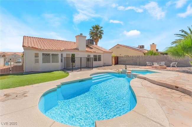 Photo - 5033 Drummond Rd