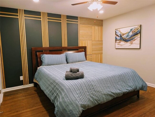 Photo - 460 Holt Rd NE