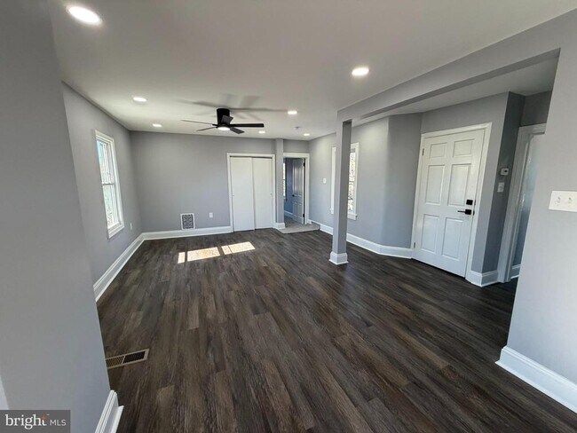 Photo - 124 W Butler Pike