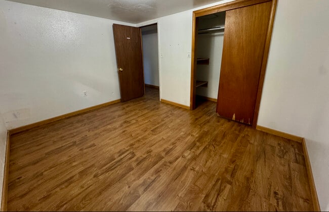 Photo - 302 W 7th St