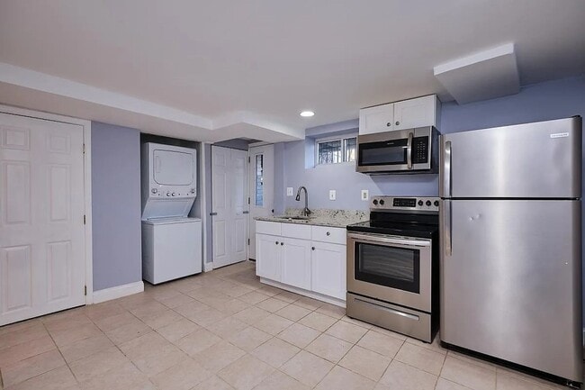 Building Photo - 144 Webster St NE Unit B