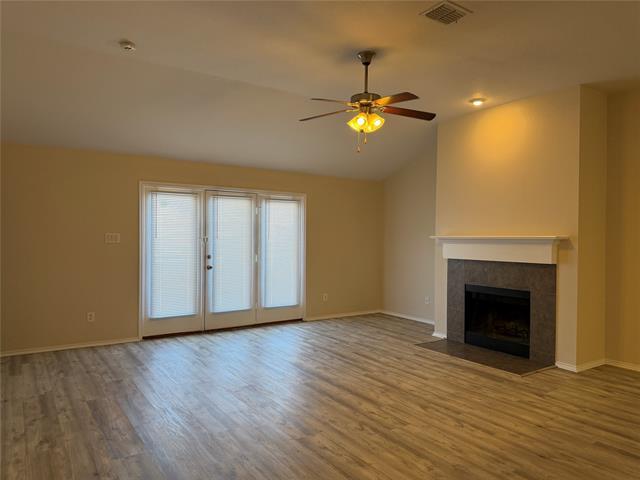 Photo - 305 Woodridge Dr