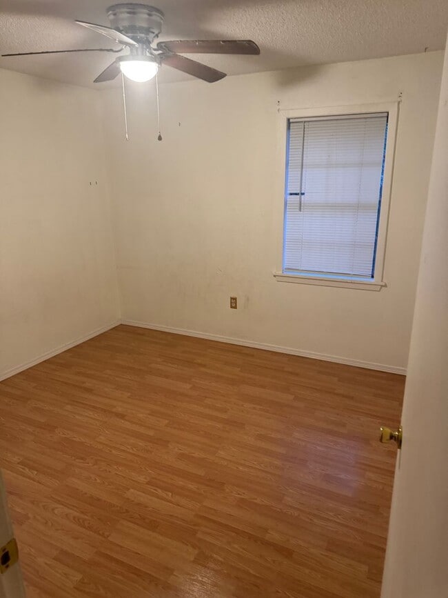 Photo - 1029 W Bert Kouns Industrial Loop