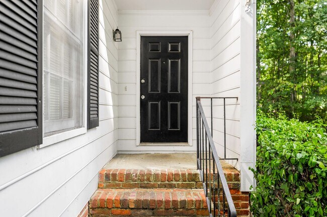 Photo - Great West End Two Bedroom Flat for rent Unit B