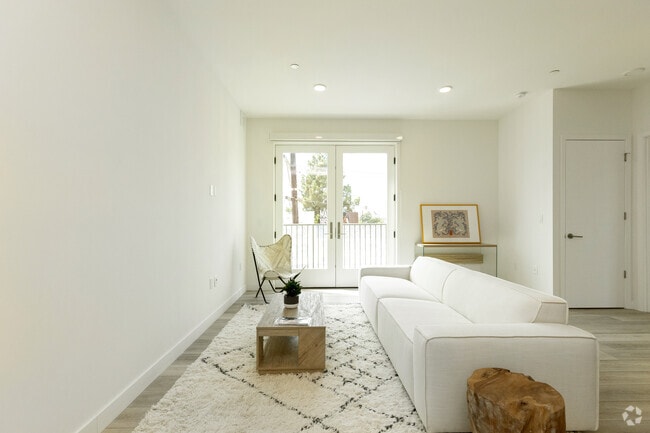 1BR, 1BA - 740SF