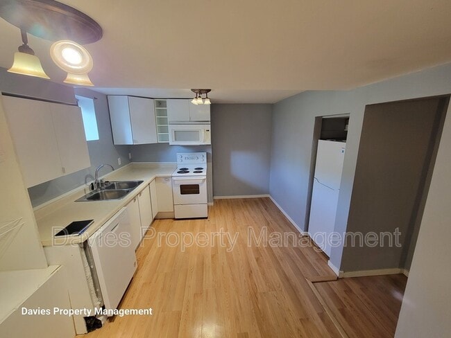 Photo - 9620-9675 75 Street NW