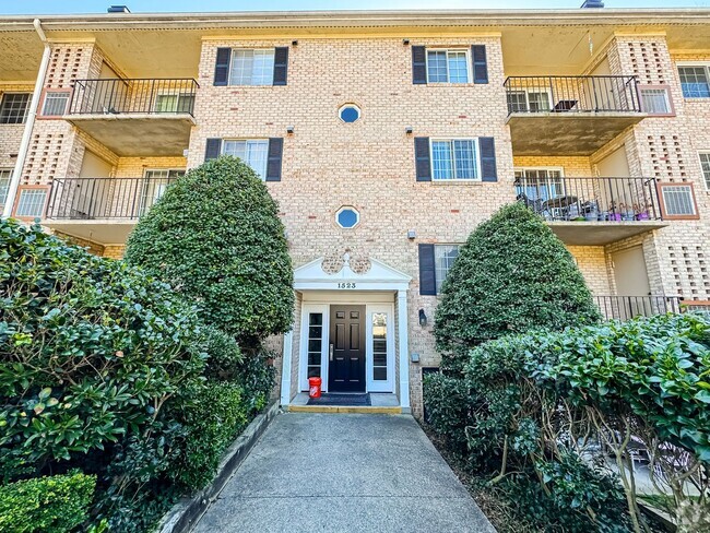 Building Photo - Sun-filled 1 Bed 1 Bath Condo In Scenic Ri...