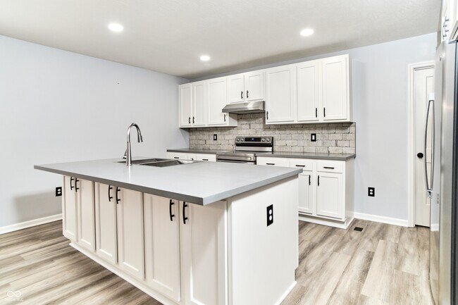 Photo - 730 N East St