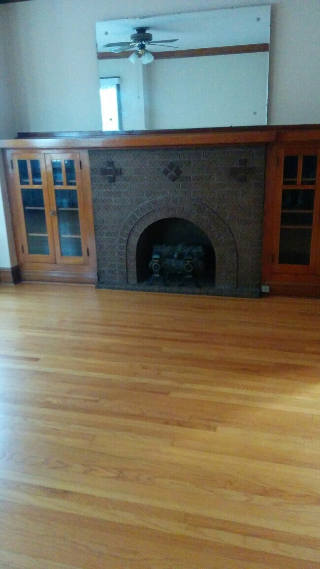 Photo - 5848 N Moody Ave Unidad 2