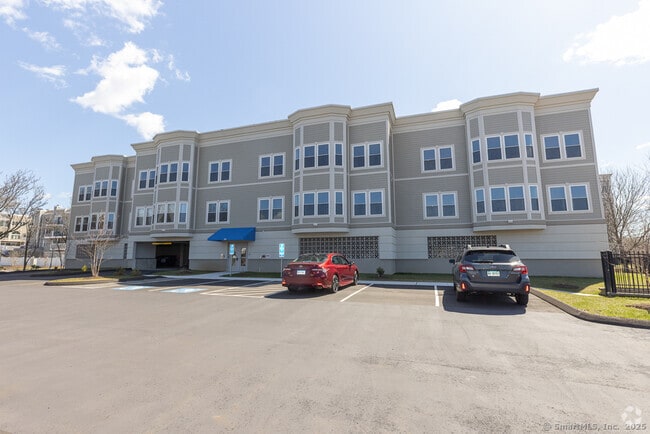 Building Photo - 300 Harbour Close Unit B Rental