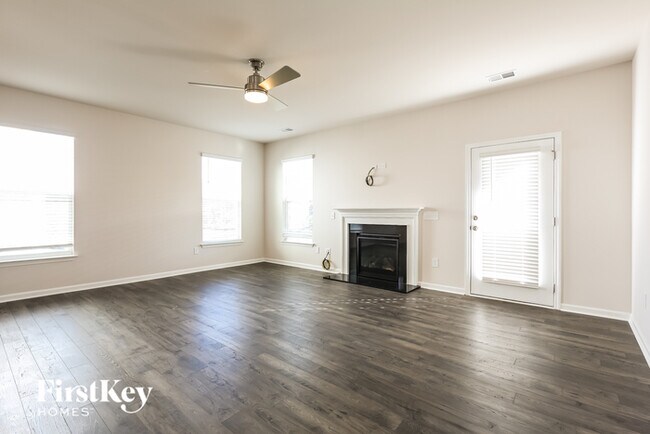 Photo - 562 Hillpark Ln