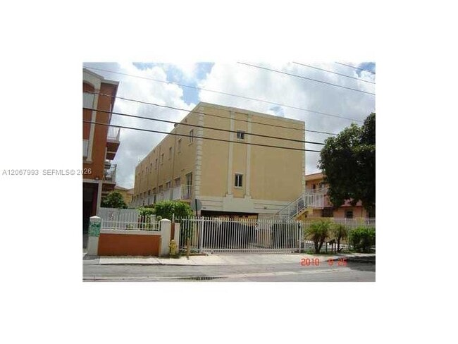 Building Photo - 928 SW 3rd St Unit 207