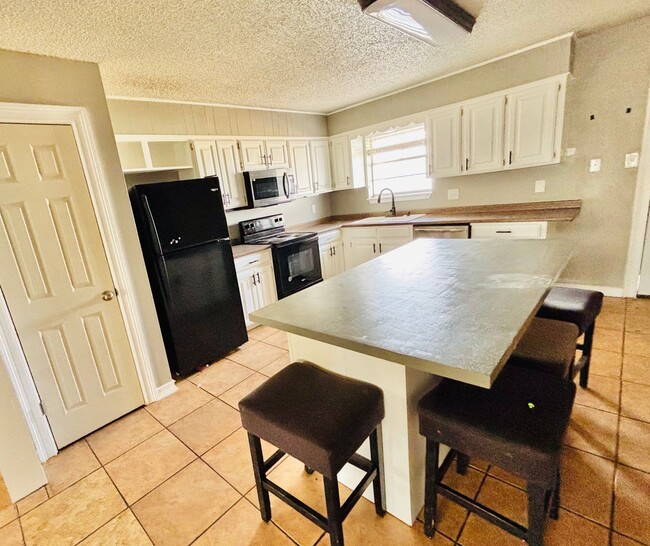 Photo - 500 W Kiowa Ave