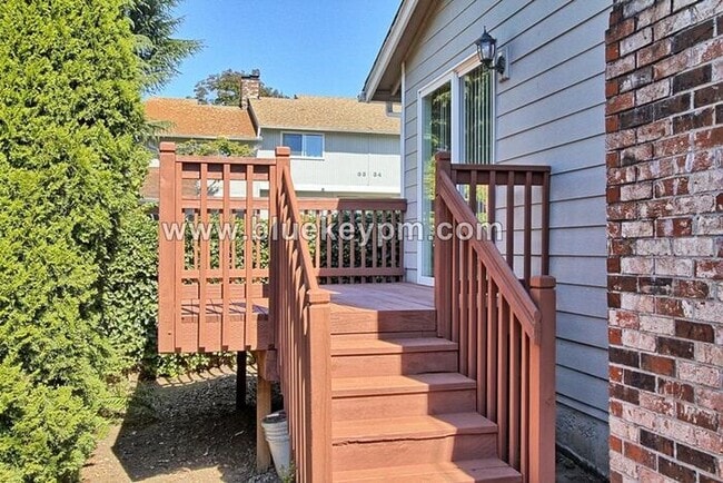Photo - $1545!!! 2 Bed, 1 Bath Condo Living Downtown Vancouver on 33rd and Kauffman