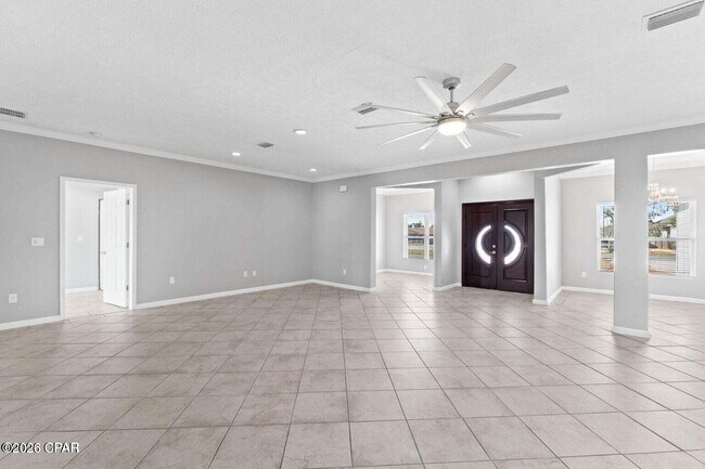 1041 Plantation Dr