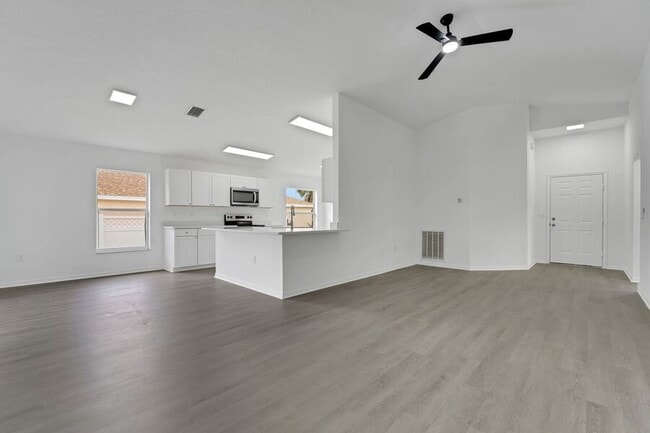 Photo - 528 Drayton Rd