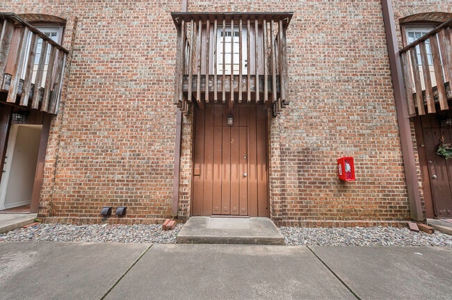 Photo - Campus Colony