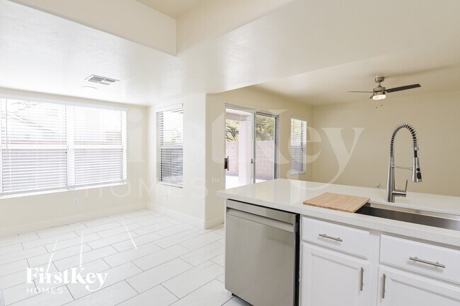 Photo - 11832 N Labyrinth Dr