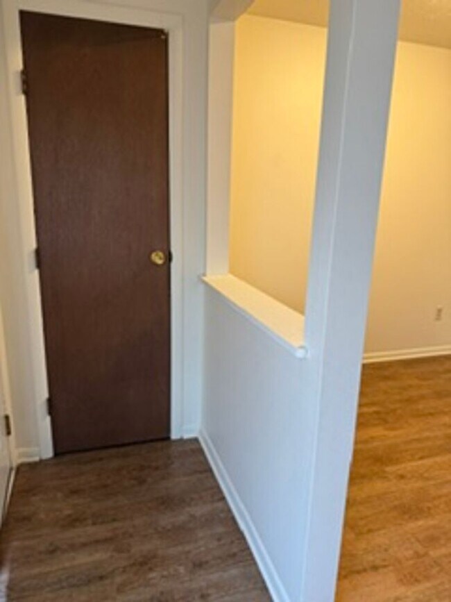 Photo - 834 Sussex Pl