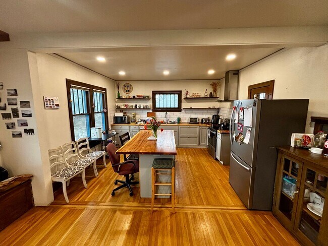 Photo - 202 E 7th St Unit 1