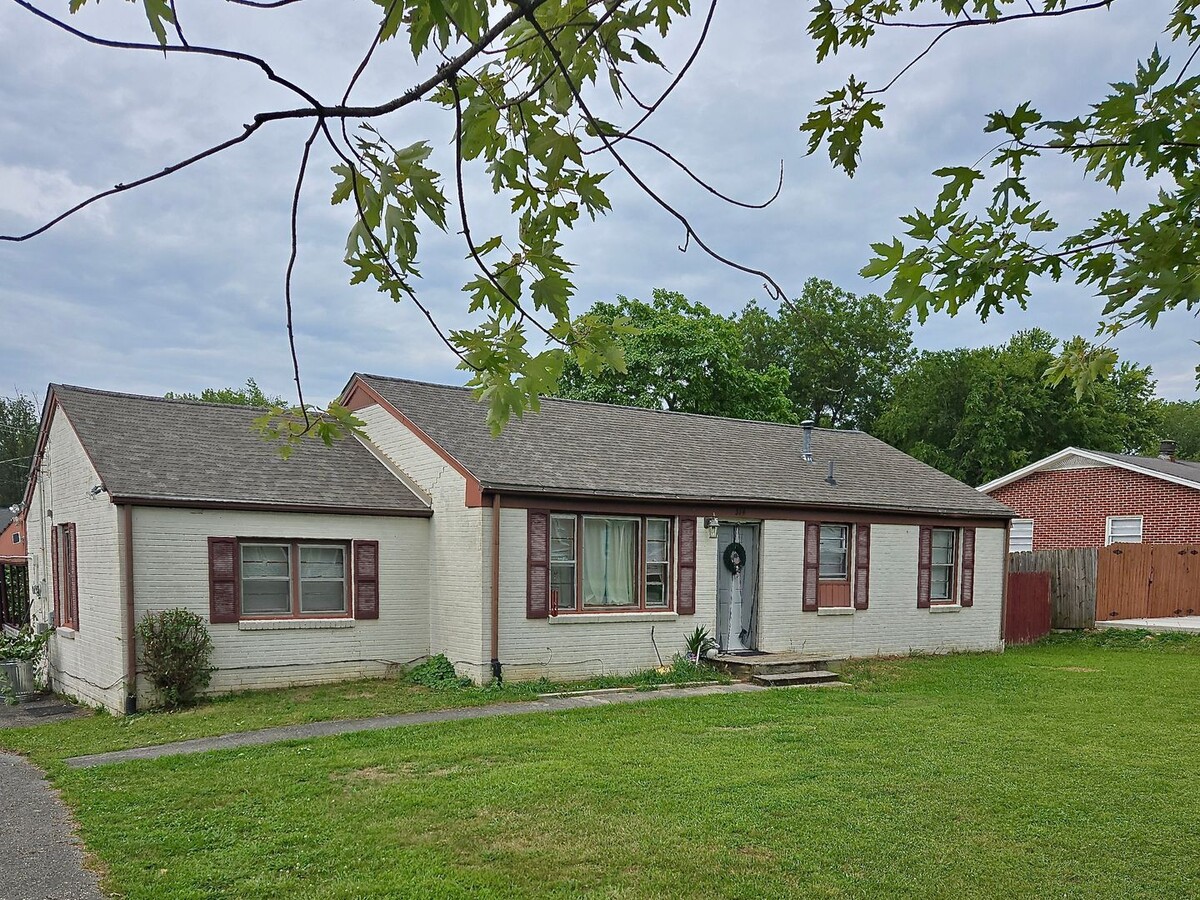 Photo - 314 E 16th St